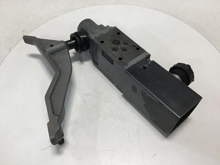 Used PARKER Directional Control Valve D1VMR4HN1075XB038 #145515