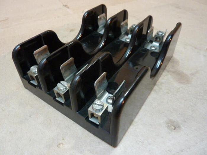 Used BUSSMANN 30 Amp Fuse Block 1B0032 #29911