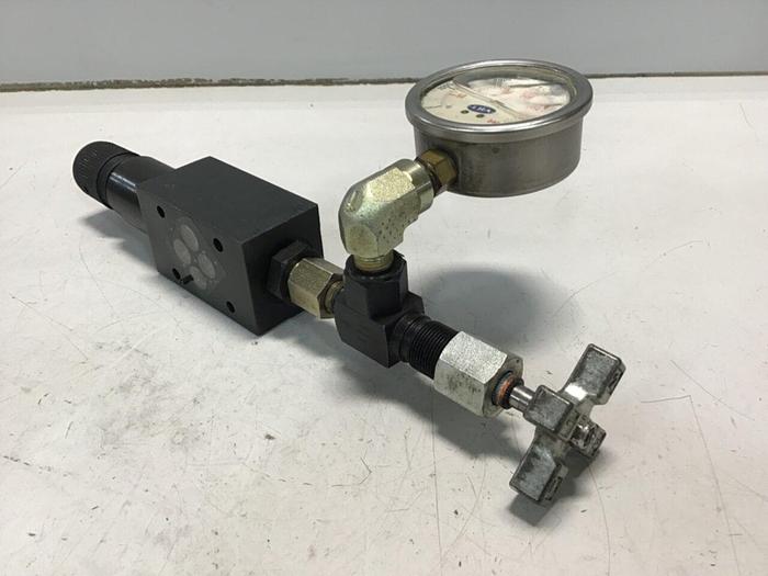 Used VICKERS Pressure Reducing Valve w/ gauge DGMX2-3-PP-CH-S-40 #135627