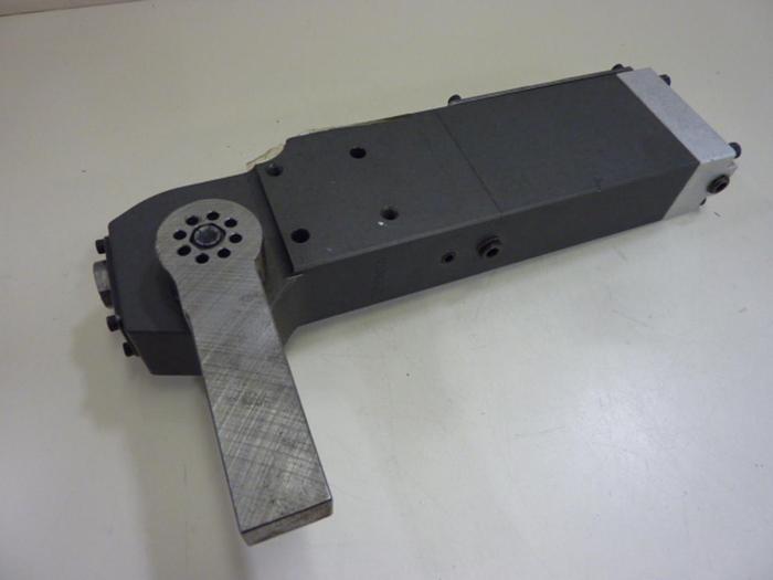 Used BTM CORP Power Clamp 779800G-733207H-90AR-SCDC #57584