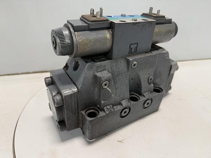 Used VICKERS DG4V-3S-6C-M-U-HL7-60-EN490-B13
