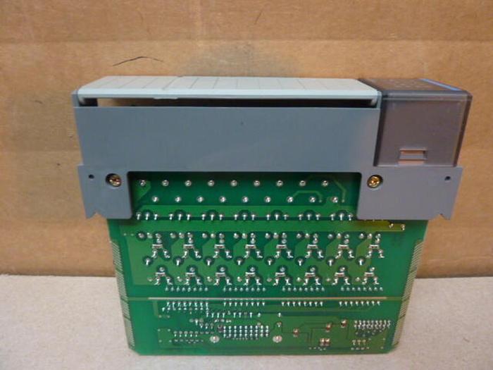 Used ALLEN BRADLEY Output Module 1746-OV16 SER C #30953