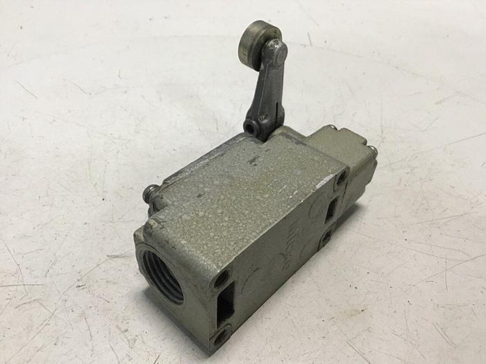 Used YAMATAKE Micro Limit Switch 1LS1-J #122155