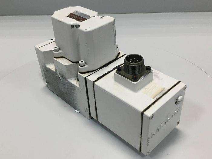 Used MOOG Servo Valve J661-335 #95836