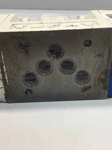 Used VICKERS Directional Control Valve DG4V-5-2C-M-P7L-H-6-30 #96983