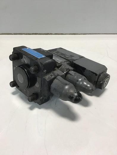 Used VICKERS Valves DG4V-3-2AL-M-U-HL7-60 Used