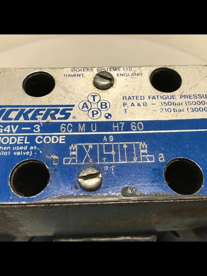 Used VICKERS Directional Valve DG4V-3-6C-M-U-H7-60 Used