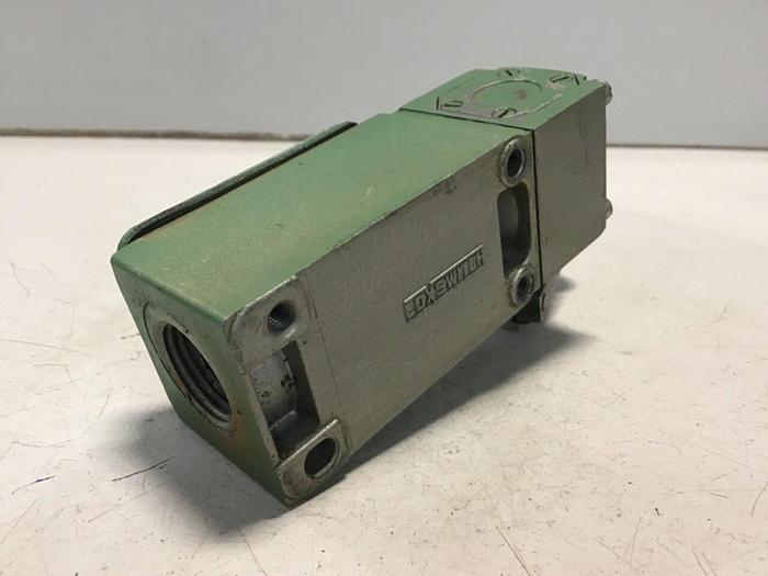 Used TELEMECANIQUE Lox-Switch C2JK05 #122129