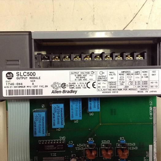 Used ALLEN BRADLEY Output Module 1746-OW4 SER A #97180