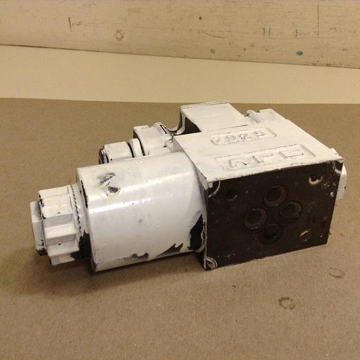 Used YUKEN Directional Valve DSG-01-2B2-D24-60251 #68756