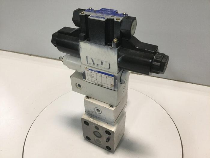 Used TOKIMEC Directional Control Valve DG4VS-3-0C-M-P7-H-7-P12-52 #95372
