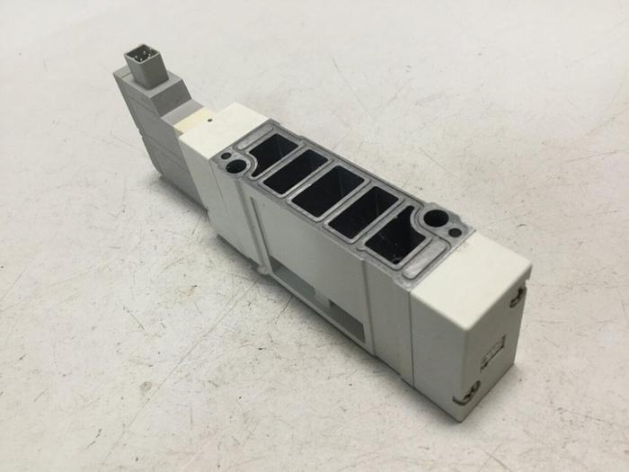 Used SMC Pneumatic Valve SV3100-5FU #104115