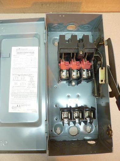 Used SQUARE D 30 Amp Safety Disconnect Switch H361 E1 Used