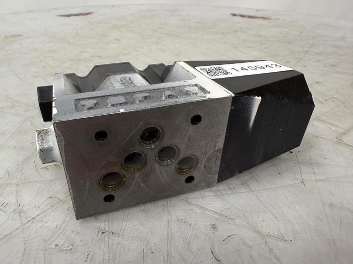 Used TOKIMEC DG4VS-5-0A-M-P7L-H-7-40