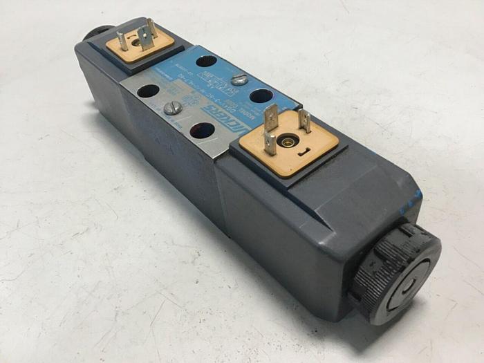 Used VICKERS Directional Valve DG4V-3-6C-M-U-HL7-60 Used