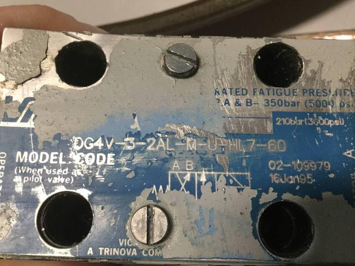 Used VICKERS Valves DG4V-3-2AL-M-U-HL7-60 #99632