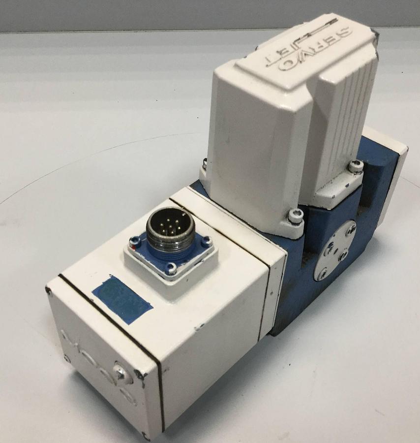 Used MOOG D661-5009 SERVO JET HYDRAULIC VALVE USED 