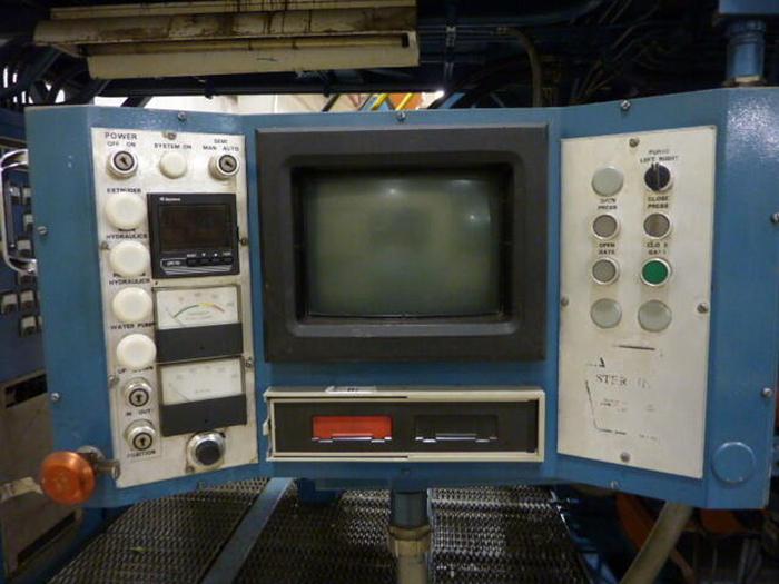 Used STERLING 50 Ton Blow Molding Machine SL33D USED