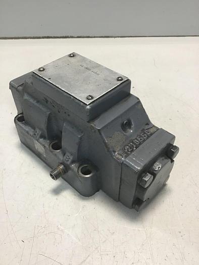 Used VICKERS Valve DG3S4 068C 51 #142512