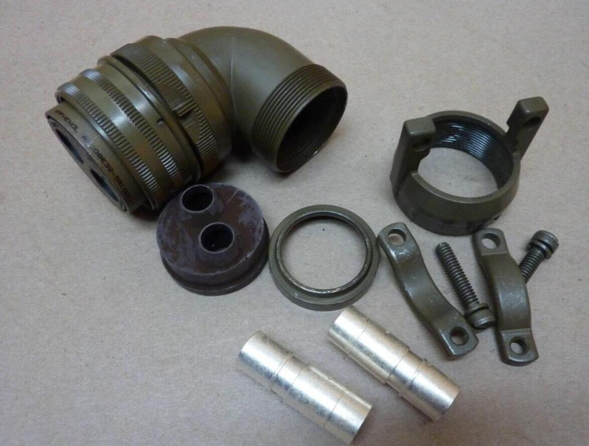 AMPHENOL Connector Plug ACC08E32-5R NEW