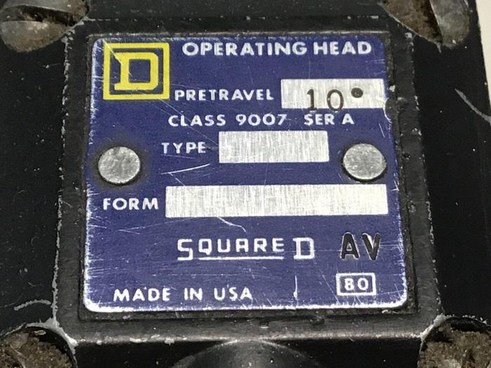Used SQUARE D Limit Switch 9007-AEQ2699 Used