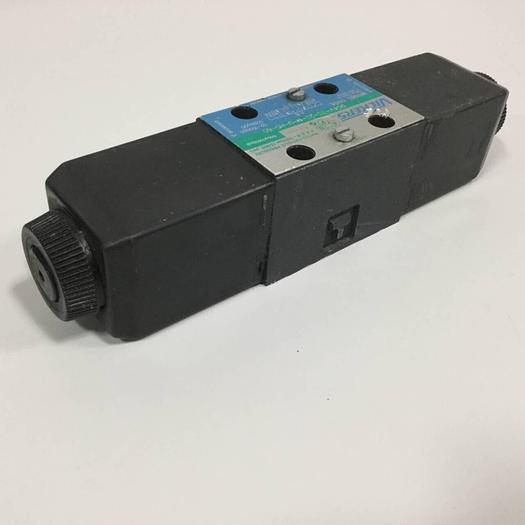 Used VICKERS Valve DG4V-3S-2C-M-U-H5-60 #90548