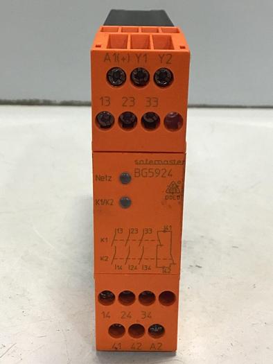 Used SAFEMASTER Safety Relay BG5924.48 #138351