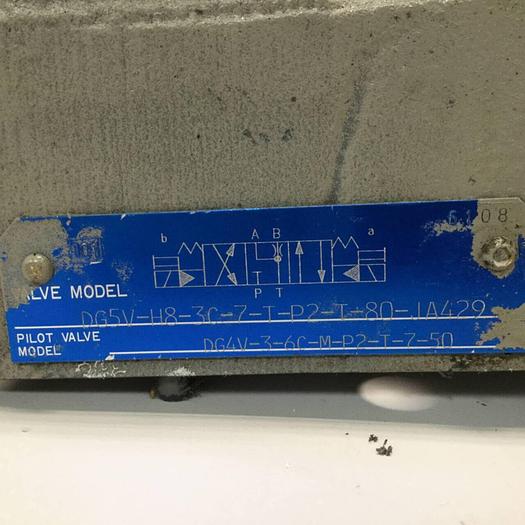 Used VICKERS Directional Valve DG4V-3-6C-M-P2-T-7-50 #92343