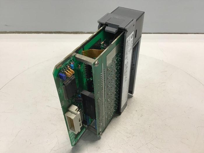 Used ALLEN BRADLEY Output Module 1746-OV32 SER C #88979