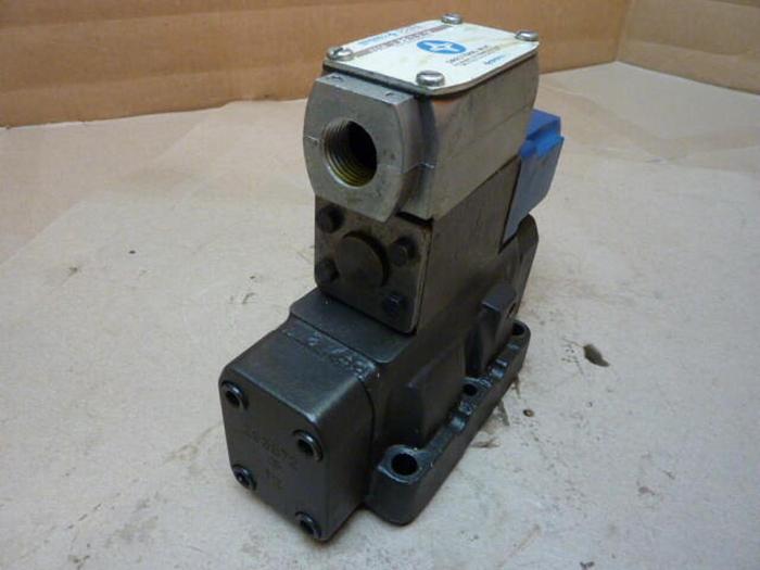 Used VICKERS Valve DG5S4 041B X E R WB 40 5301 #30390