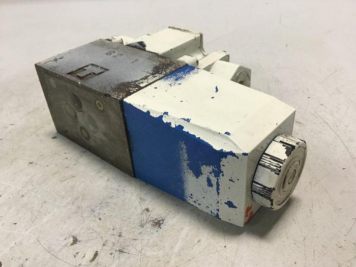 Used VICKERS Directional Control Valve DG4V32AMP7H7P2050 #138075