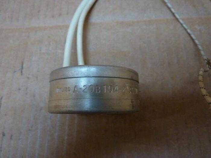 APPLIED INSTRUMENTS 300 Watt Heater Band A-20B104-2 Used