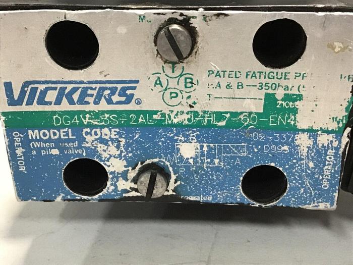 Used VICKERS Directional Valve DG4V-3S-2AL-M-U-HL7-60-EN490 Used