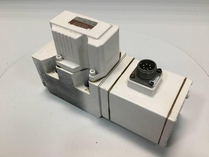 Used MOOG Servo Valve J661-040A Used