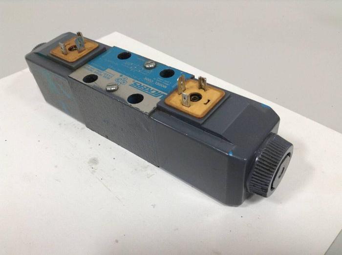 Used VICKERS Directional Valve DG4V-3-6C-M-U-HL7-60 Used
