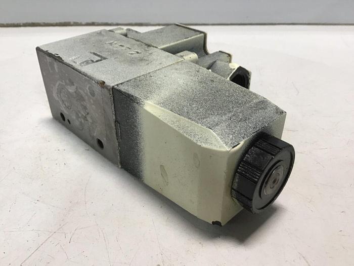 Used VICKERS Directional Control Valve DG4V32AMP7H750 #132958