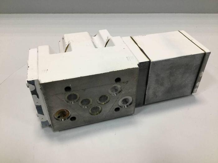 Used MOOG Servo Valve J661-172A Used