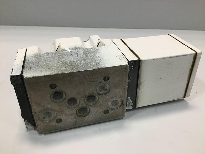 Used MOOG Servo Valve J661-335 #95836