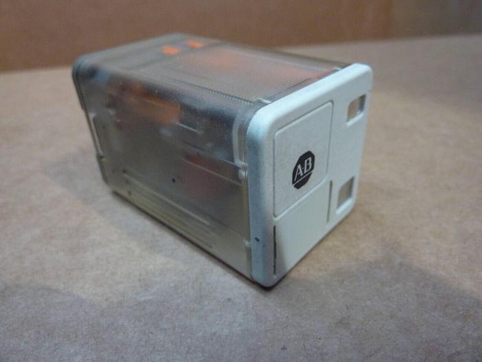 Used ALLEN BRADLEY Relay 700-HA32A12 SER B #38276