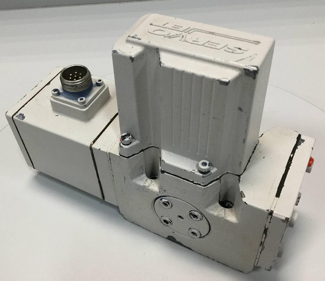 Used MOOG D661-5009 SERVO JET HYDRAULIC VALVE USED 