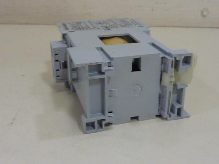 Used ALLEN BRADLEY Contactor 100-CO9Z.10 SER A #59901