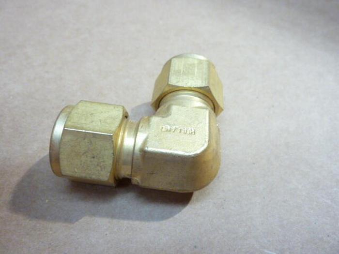 SWAGELOK Union Elbow B-810-9 #39398