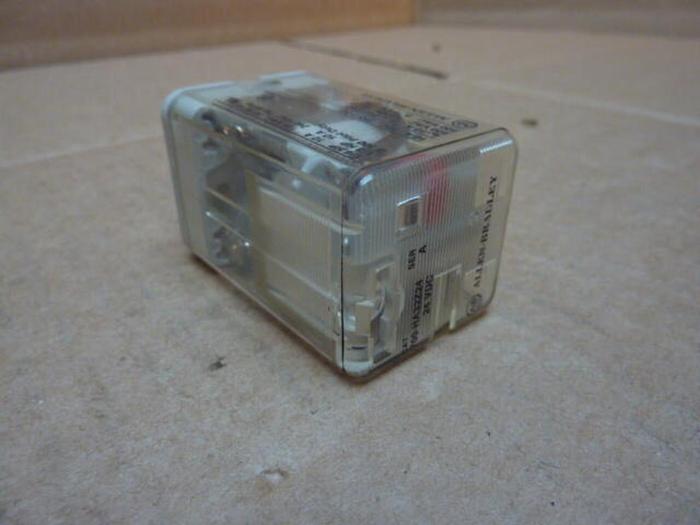 Used ALLEN BRADLEY Relay 700-HA32Z24 SER A #27343