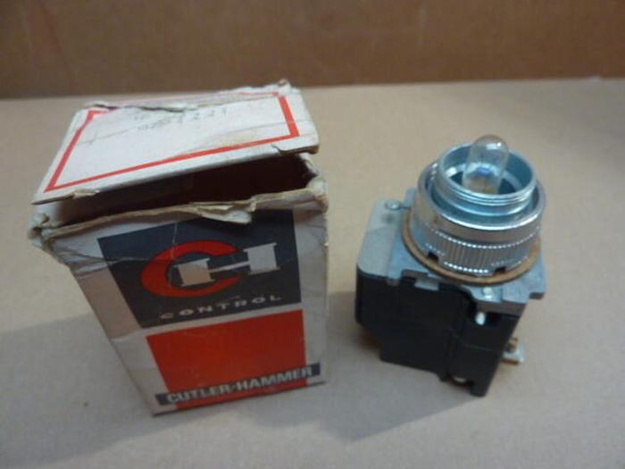 CUTLER HAMMER Push Button 10250T221 #32577 DNL SCRAPPED