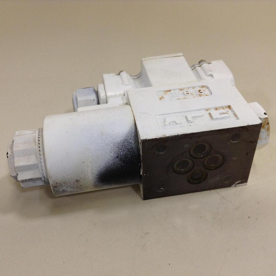Used YUKEN Directional Valve DSG-01-2B2-D24-60 Used 