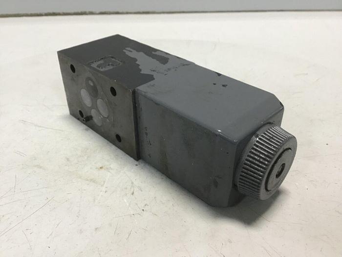 Used VICKERS Valve DG4V-3-22A-M-U-HL7-60 Used
