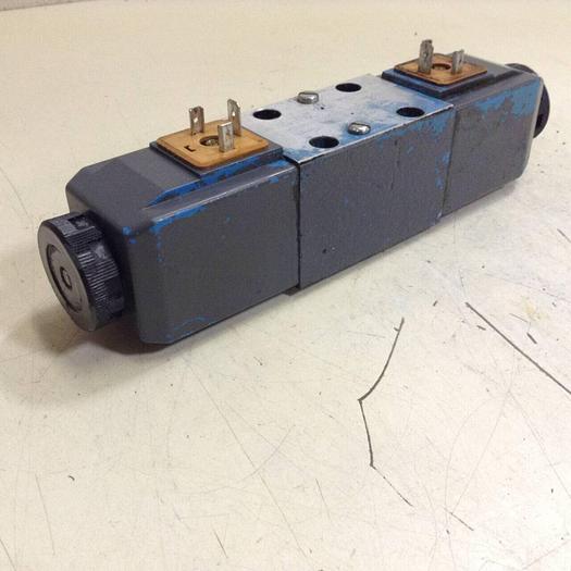 Used VICKERS Directional Valve DG4V-3-6C-M-U-HL7-60 Used