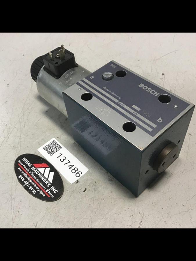 Used BOSCH Hydraulic Valve 0 810 001 830 #137486
