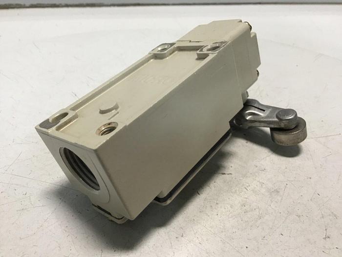 Used YAMATAKE Limit Switch LJA10-11A21N-003 USED