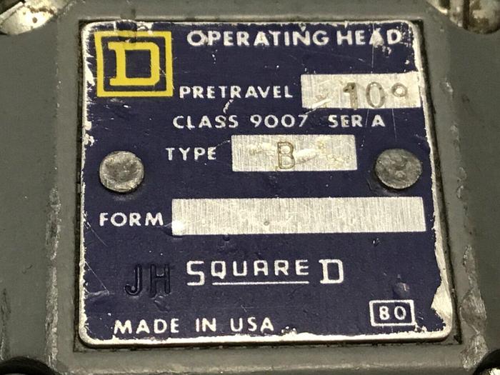 Used SQUARE D Limit Switch 9007-C52B2 #122019